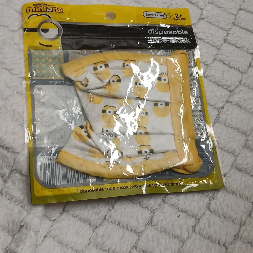 Minions disposable Youth unisex age 2 and up mask NWT